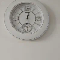 ساعت سفید در حد نو