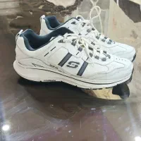 کتونی اورجینال اصل بزرگ پا 44 تا 47 میخوره