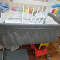 تخت کنار مادر گهواره ویرا