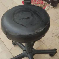 صندلی چرخ دار و قابل تنظیم ارتفاع