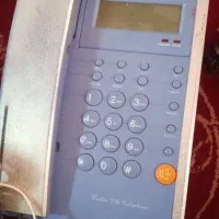 دو دستگاه تلفن رومیزی