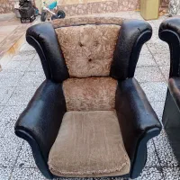 فروش مبل هفت نفره چرم با میز عسلی و وسطی