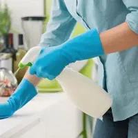 خدمتکار منزل