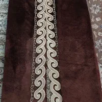 کنار پرده ایی مخمل ترک