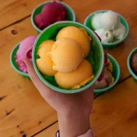 صندوقدار خانم ابمیوه بستنی فروشی نیازمندیم