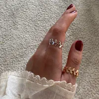 اکسسوری وچارم بگ و لوازم آرایشی ریمل اسنس