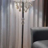 آباژور ایستاده