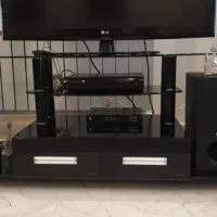 میز تلویزیون شیشه ای در حد نو