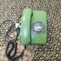 تلفن قدیمی سبز رنگ کاملا سالم