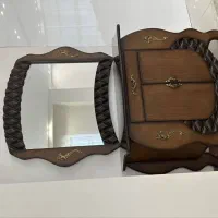 یک عدد میز تی وی و آیینه و کنسول