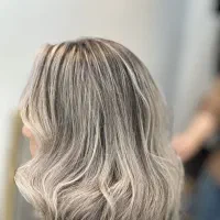 مدل برای رنگ مو فقط هزینه مواد زیر نظر مربی