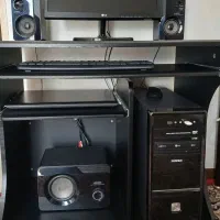 میز کامپیوتر و صندلی کامپیوتر