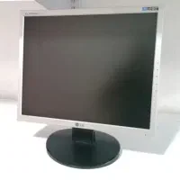 مانیتور ۱۷ اینچ در حد نو