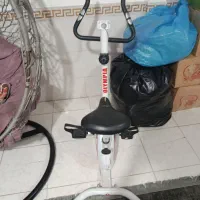 دوچرخه ورزشی ثابت خانگی و یه دراز نشست