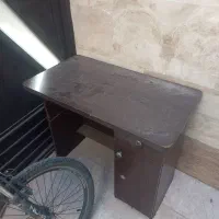 میز کار و کامپیوتر