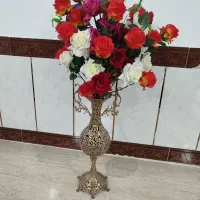 گلدان برنز همراه با گل