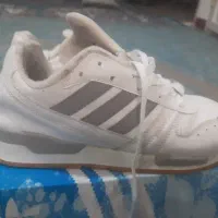 یک جفت کتونی ادیداس سایز ۴۴