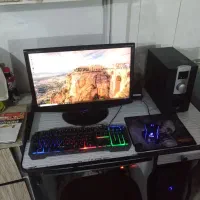 کامپیوتر با تمام  لوازم