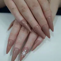 خدمات کامل ناخن/ فقط هزینه مواد