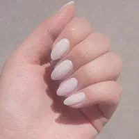 انجام خدمات ناخن و زیبایی
