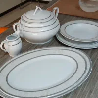 تعدادی ظروف چینی مقصود