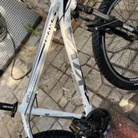 دوچرخه سایز 26 مدل ویوا اورانوس رنگ قرمز مشکی