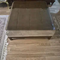 میز وسط جلو مبلی با شیشه