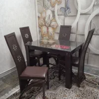 میز و صندلی ناهار خوری ۴ نفره سالم و تمیز