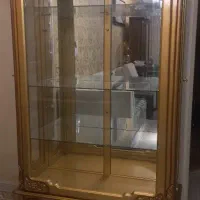 بوفه طلایی رنگ