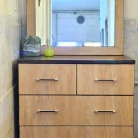 دراور با آیینه بزرگ
