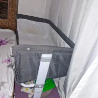 تخت کنار مادر