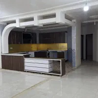 یک واحد آپارتمان در مرکز شهر بهارستان در طبقه سوم