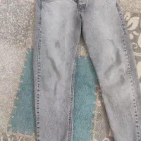 تعدادی شال و لباس و شلوار