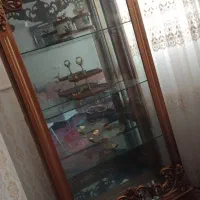 بوفه طلایی رنگ