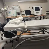 اجاره ۲ اتاق ۱۲متر از مطب ۱۴ساله روبرو مترو صادقیه|اجارهٔ دفتر کار، اتاق اداری، مطب|تهران, کوی فردوس|دیوار