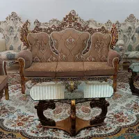 مبل سلطنتی کم‌کار با جلومبلی