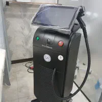 اپراتور لیزر و منشی کلینیک