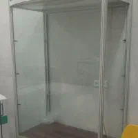 یک عدد قفسه ویترین