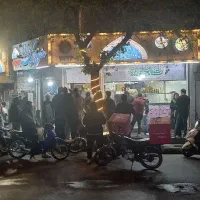 ساندویچ زن و فرکار ساندویچی و کارگر ساده