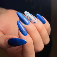 ناخن کار و مژه کار
