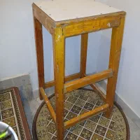 چهار پایه چوبی چوب گردو کاملا سالم و محکم