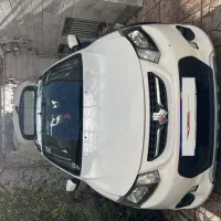 کوئیک r مدل 1401 پارس خودریی سفید مشکی