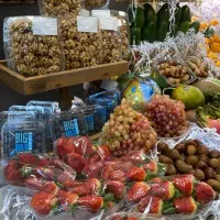 کارگر  حرفه ای میوه فروشی
