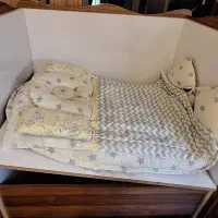 تخت کنار مادر