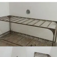 زیر رختخوابی آهنی دو طبقه