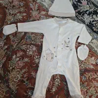 چن عدد لباس در حد نو اسپرت و دخترانه به فروش میرسد