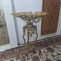 میوه خوری کنار سالنی