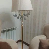 آباژور ایستاده