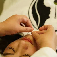 کلاس های آموزش طب سوزنی توسط پزشک