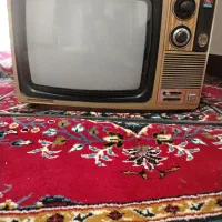 تلوزیون قدیمی سالم هنوز تعمیر نشده